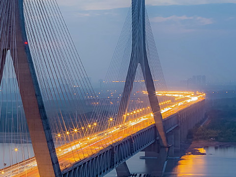 交通事故評(píng)估費(fèi)用誰(shuí)來(lái)承擔(dān)？